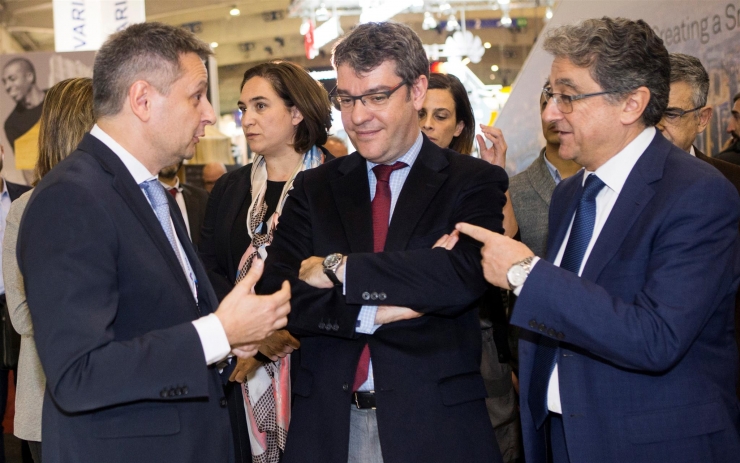 Saboya conversa amb Álvaro Nadal i el delegat del govern espanyol a Catalunya, Enric Millo.